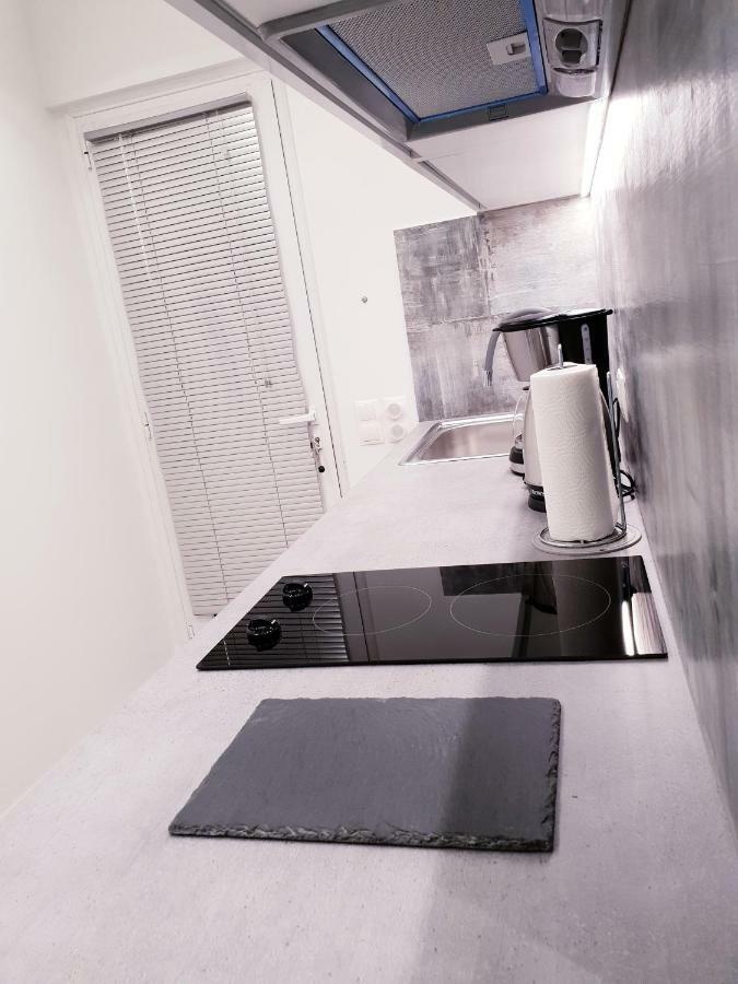 Beautiful Brand New Apartment Seaside เอเธนส์ ภายนอก รูปภาพ