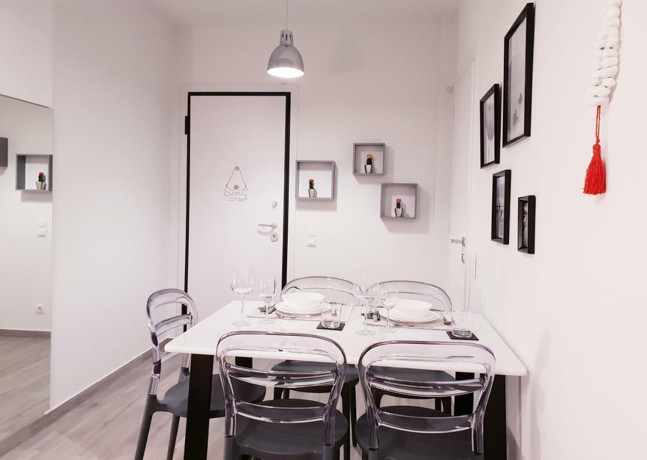 Beautiful Brand New Apartment Seaside เอเธนส์ ภายนอก รูปภาพ